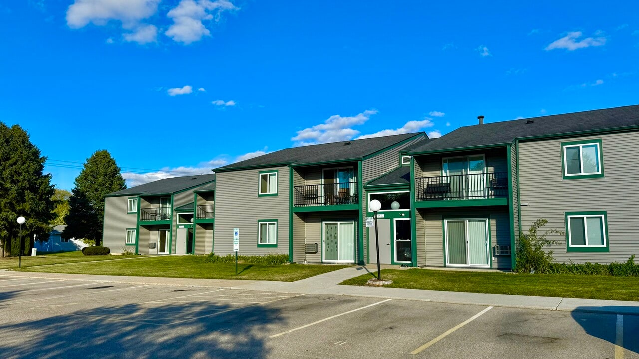 Elkhorn Village in Elkhorn, WI - Building Photo