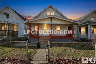 1434 Kedron St in Toledo, OH - Building Photo