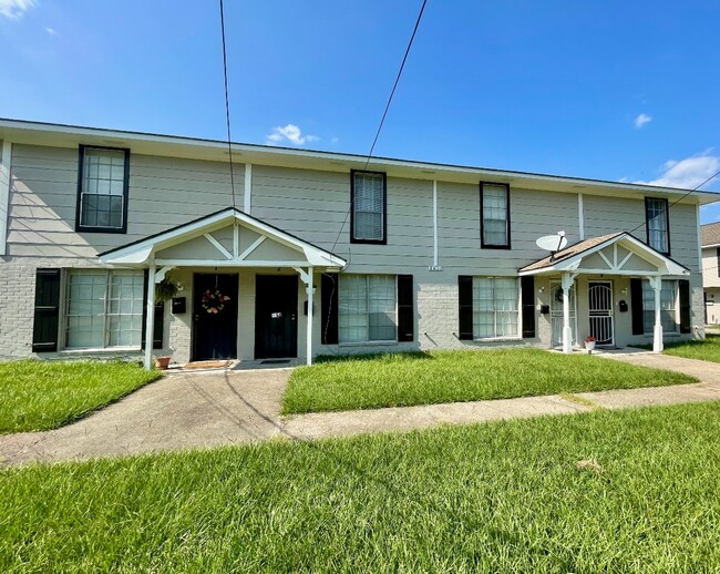 2657 Harding Blvd in Baton Rouge, LA - Foto de edificio - Building Photo