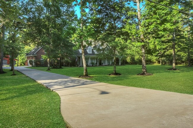 10819 Lake Windcrest Blvd