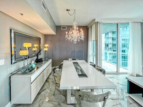 244 Biscayne Blvd, Unit 1102 in Miami, FL - Building Photo - Building Photo