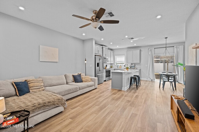 12050 Calvesta St in Jacksonville, FL - Building Photo - Building Photo