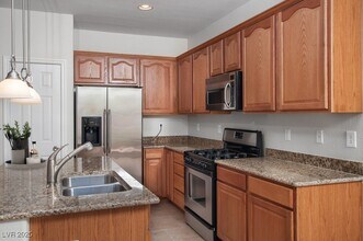 10548 Laurelwood Lake Ave in Las Vegas, NV - Building Photo - Building Photo