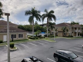 4950 Washington St in Hollywood, FL - Building Photo