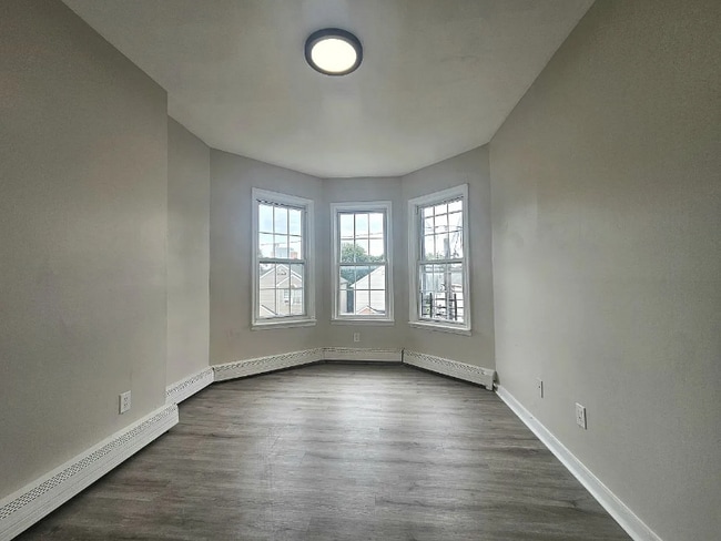 137 Wilkinson Ave in Jersey City, NJ - Foto de edificio - Building Photo