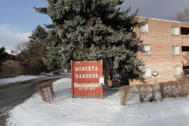 Roberta Gardens Apartments in Pittsburgh, PA - Building Photo - Building Photo