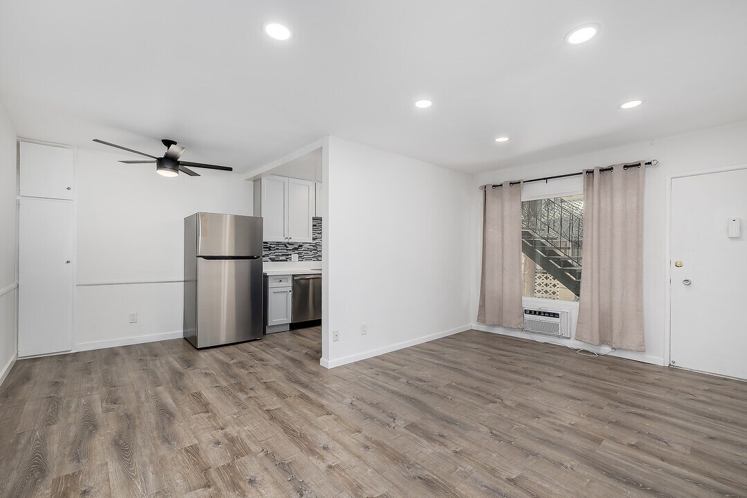 7162 Hawthorn Ave in Los Angeles, CA - Foto de edificio