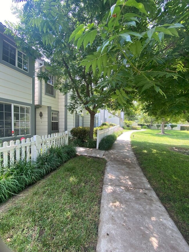 390 Jeremiah Dr in Simi Valley, CA - Building Photo - Building Photo