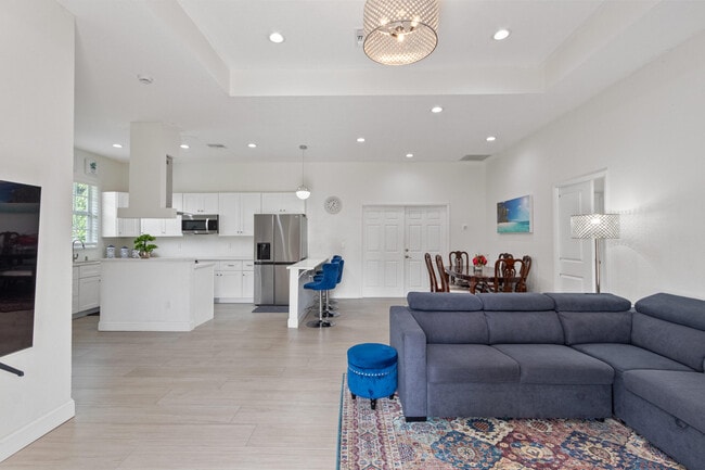 6934 Grapeview Blvd in The Acreage, FL - Building Photo - Building Photo