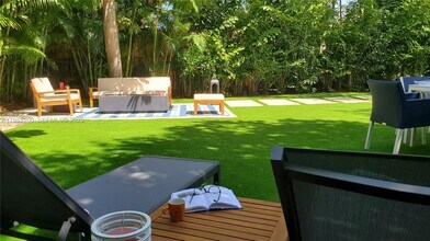 77 NE 43rd St in Miami, FL - Building Photo - Building Photo