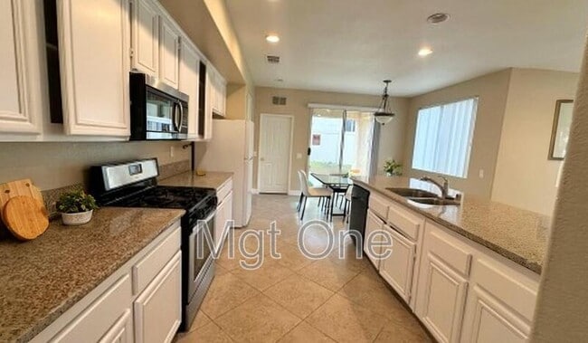 1980 Olympia Fields Dr in Corona, CA - Building Photo - Building Photo