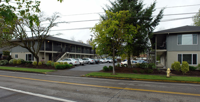 185-195 E 24th Ave in Eugene, OR - Building Photo - Building Photo