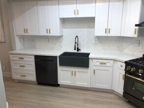 1412 N Crescent Heights Blvd, Unit 203 in West Hollywood, CA - Foto de edificio - Building Photo