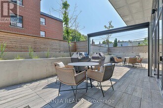 2369 Danforth Ave in Toronto, ON - Building Photo - Building Photo