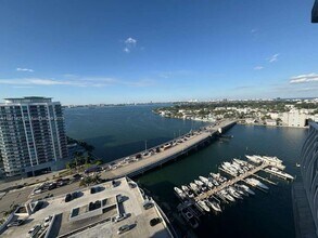 7601 E Treasure Dr in North Bay Village, FL - Building Photo - Building Photo