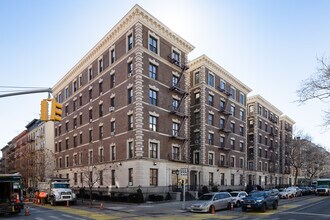 Central Park Plaza Condominium in New York, NY - Foto de edificio - Building Photo