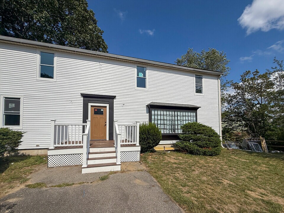 9 Mount Pleasant St, Unit 2 in Athol, MA - Building Photo