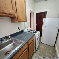 163 Summer St, Unit 29 in Somerville, MA - Building Photo