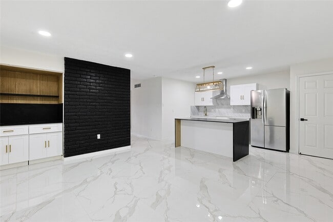 6814 Loch Langham Dr