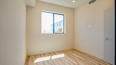 1540 S Hayworth Ave in Los Angeles, CA - Foto de edificio - Building Photo