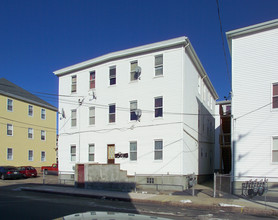 992 Pine St in Fall River, MA - Building Photo - Building Photo