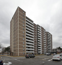 3875 Sheppard Ave in Toronto, ON - Building Photo - Building Photo