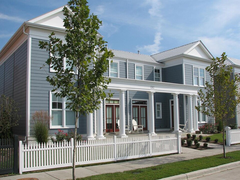 Promenade at New Town in St. Charles, MO - Building Photo