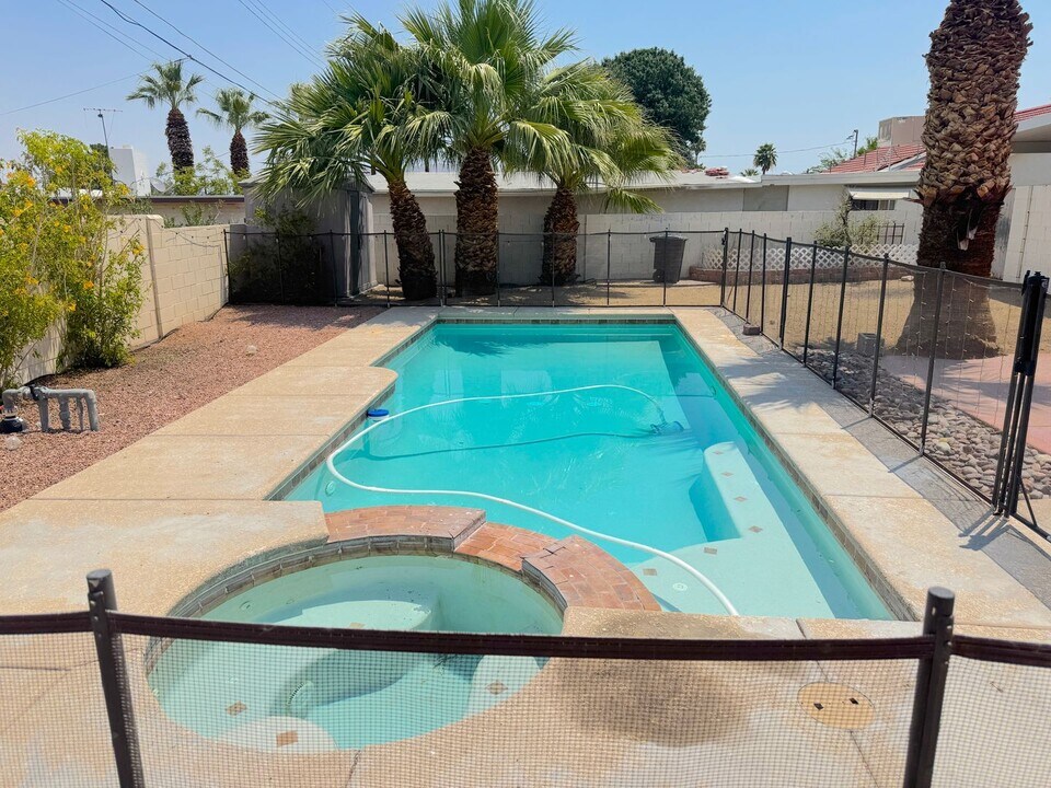 1609 Chapman Dr in Las Vegas, NV - Building Photo