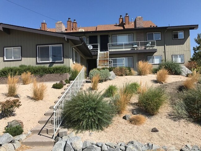 307 Moraine Way in Reno, NV - Building Photo - Building Photo