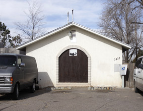 3433-3437 Crest Ave SE in Albuquerque, NM - Foto de edificio - Building Photo