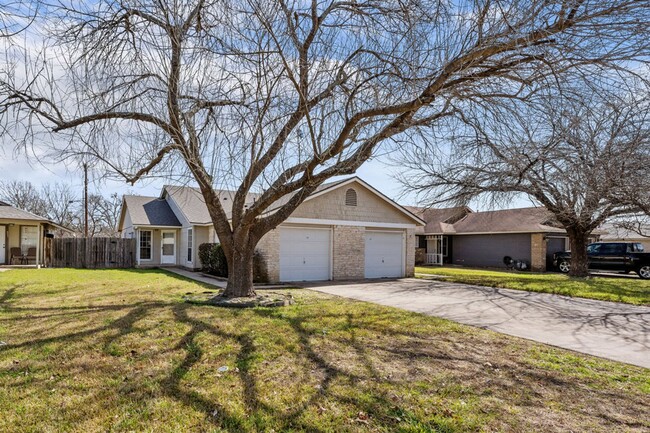 605-607 Greenlawn Blvd in Round Rock, TX - Building Photo - Building Photo