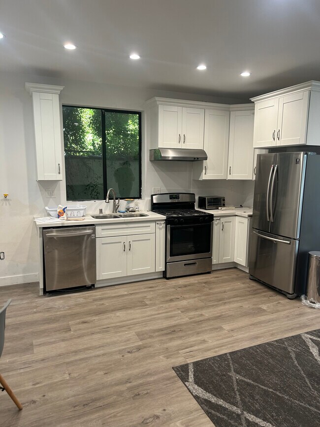 10841 Wilkins Ave in Los Angeles, CA - Building Photo - Building Photo