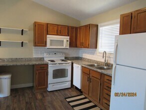 5499 3 Seasons Rd in Osage Beach, MO - Foto de edificio - Building Photo