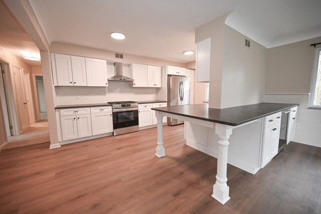 7011 Stadium Dr in Brecksville, OH - Building Photo - Building Photo