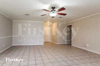 7410 Blanco Pines Dr in Humble, TX - Foto de edificio - Building Photo