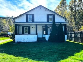 828 Cove Rd in Weirton, WV - Building Photo