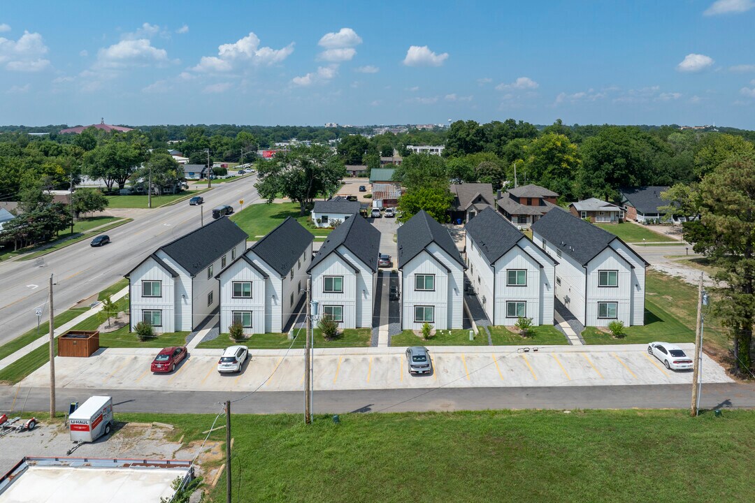 513-521 W Dallas St in Broken Arrow, OK - Building Photo