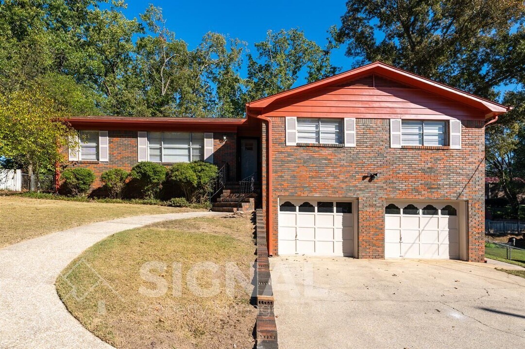 10 37th Ave NE in Center Point, AL - Building Photo
