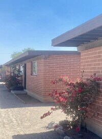 Sahuara Apartments in Tucson, AZ - Foto de edificio - Building Photo