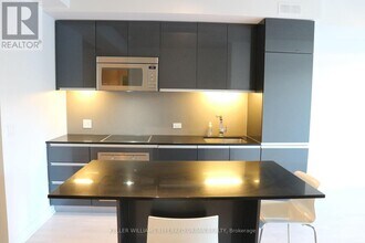 30 Minowan Miikan Ln in Toronto, ON - Building Photo - Building Photo