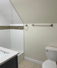 16 Harris St, Unit 12-3 in Brookline, MA - Foto de edificio - Building Photo