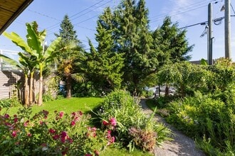 140 Windsor Rd W in North Vancouver, BC - Building Photo - Building Photo