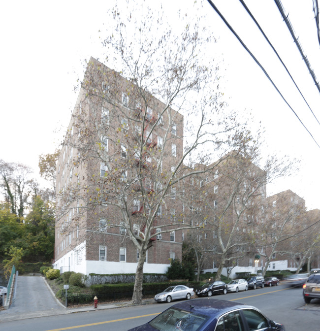 801 Bronx River Rd in Yonkers, NY - Building Photo - Building Photo