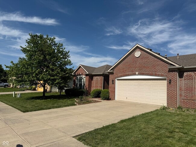 1055 Woodfield Ct in Greenwood, IN - Building Photo - Building Photo
