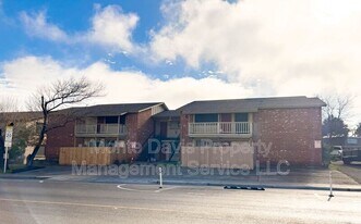 8907 Parkfield Dr Apartments