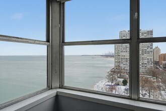 6301 N Sheridan Rd in Chicago, IL - Building Photo - Building Photo