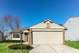 4132 Luxembourg Cir E, Unit 295-B14 in Indianapolis, IN - Building Photo