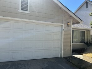 3716 Terneuzen Ave in Modesto, CA - Building Photo - Building Photo