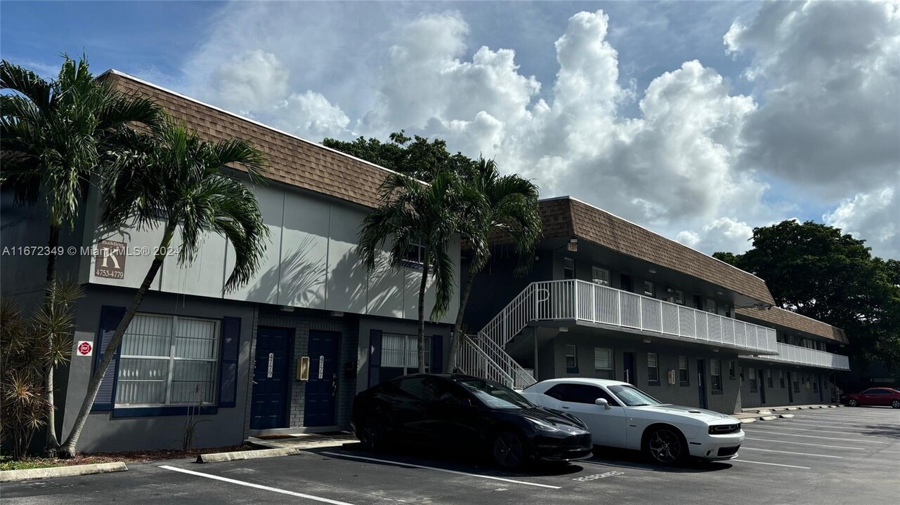 4753 NW 9th Dr in Plantation, FL - Building Photo