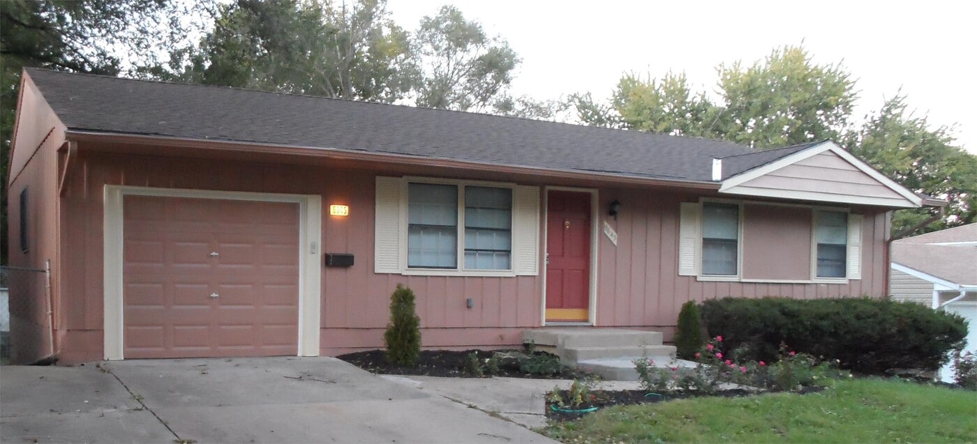 9645 Ditman Way in Kansas City, MO - Building Photo